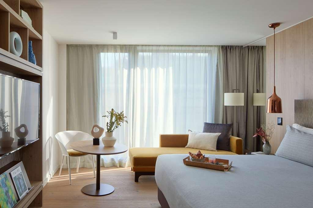Me Barcelona Hotel Room photo